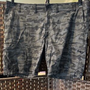 Lee Men's Gray Camouflage Cargo Shorts